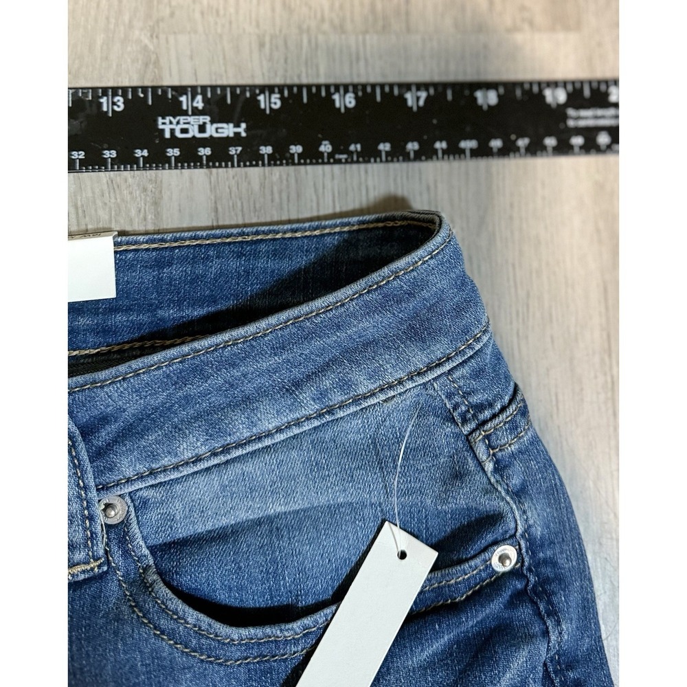 Westport Signature Fit Boyfriend Jean Women 16W Mid Rise Lightwash Cuffed NWT - Picture 2 of 6
